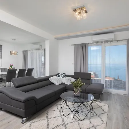 Vakantiehuis Luxury Dioniz *